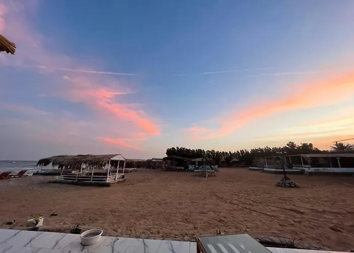 Sea View Camp *